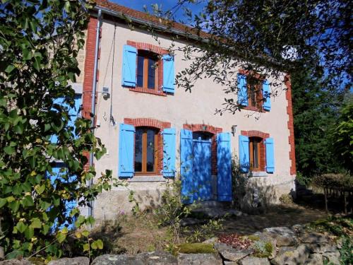 Saint-Julien-la-Genete Casa | Countryside Stay with your pets