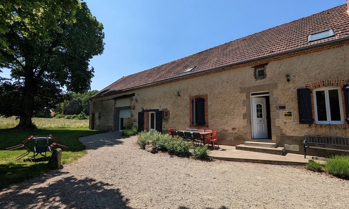 Pouligny-Notre-Dame Cabaña | Casa rural renovada con gran jardín, actividades cercanas y tranquilidad absoluta