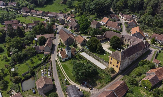 Sainte-Colombe-en-Auxois Otro | Countryside Haven in Historic & Gastronomic Burgundy