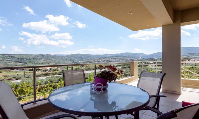Paliani Casa | Casa de campo en la naturaleza con vista a la montaña.