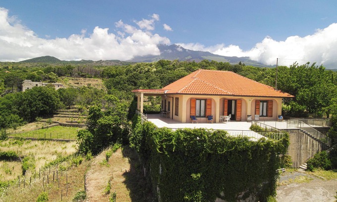 Adrano Casa | Countryside House on Etna Volcano