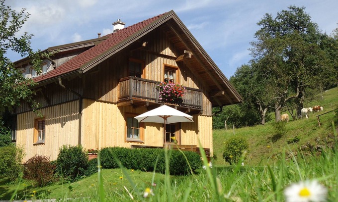 Waldenstein Cabina | Acogedora casa de vacaciones en el campo en una zona tranquila del bosque con balcón y Jardín