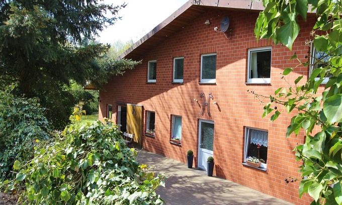 Kirchdorf Apartamento | Apartamento moderno en Kirchdorf con piscina.