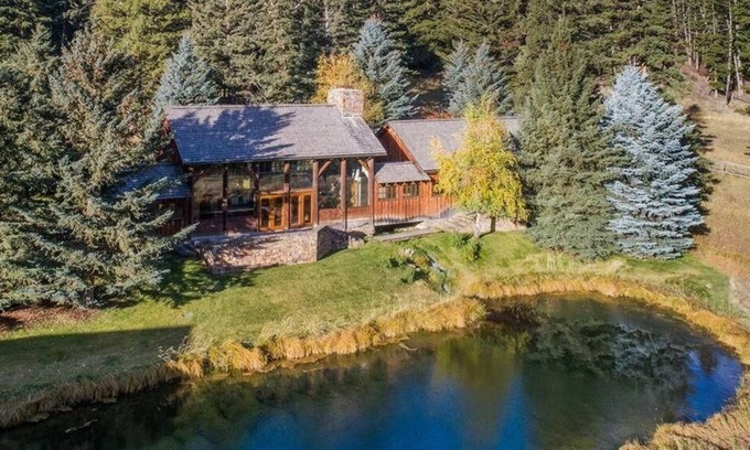 Livingston Chalet De Esquí | Counts Creek Cabin -Gorgeous Luxury Home on Mill Creek in the Paradise Valley