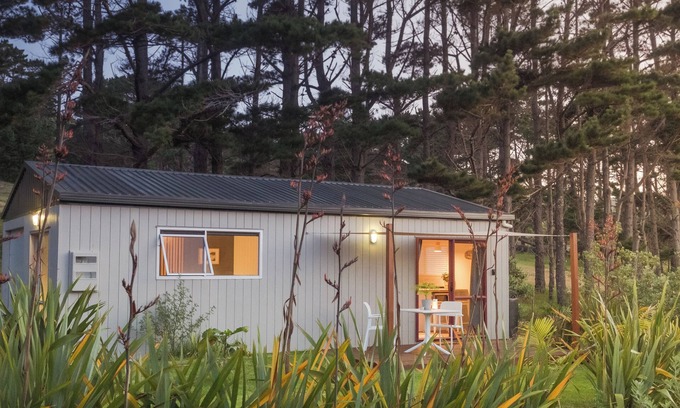 Te Henga Cabaña | Couple Getaway in Idyllic Bethells Beach/Te Henga