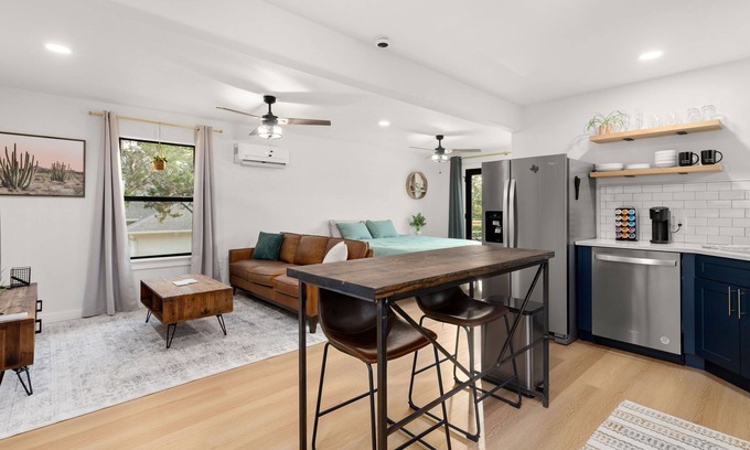Canyon Lake Apartamento | Couple's Lake View Getaway! - Kayaks, Paddle Boards + Pet Friendly -