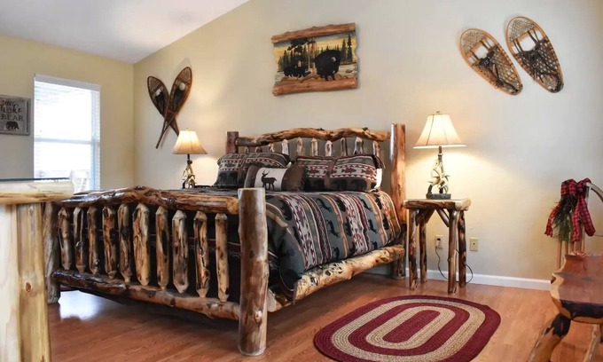 Chalet Village Cabina | Couple's Mtn Retreat; Owner Operated;Borders GSMNP; Seasonal Mtn Views