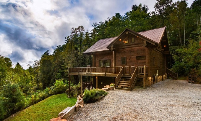 Almond Cabina | Escape privado de la pareja cabaña de montaña con chimenea y bañera de hidromasaje en cubierta