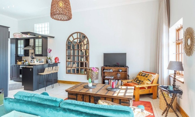 Cape Town City Centre Cabaña | Couples · Characterful Cottage & Secure