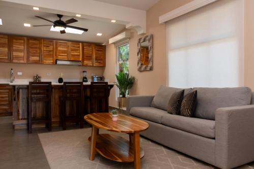 Jaco Apartamento | Couples Condo B42 1BR Pool Jacuzzis Covered Terrace Walk to Ocean and Dining Secure Complex