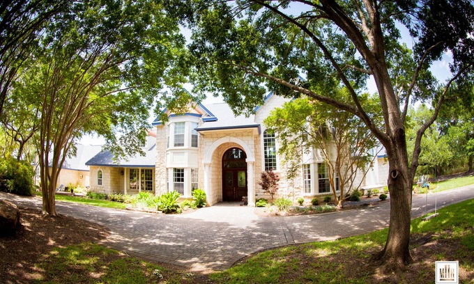 Buda Apartamento | S de Austin / Buda estudio privado: 16mi S de ACL - 20mi W de CotA F1 - 18mi N SWTS