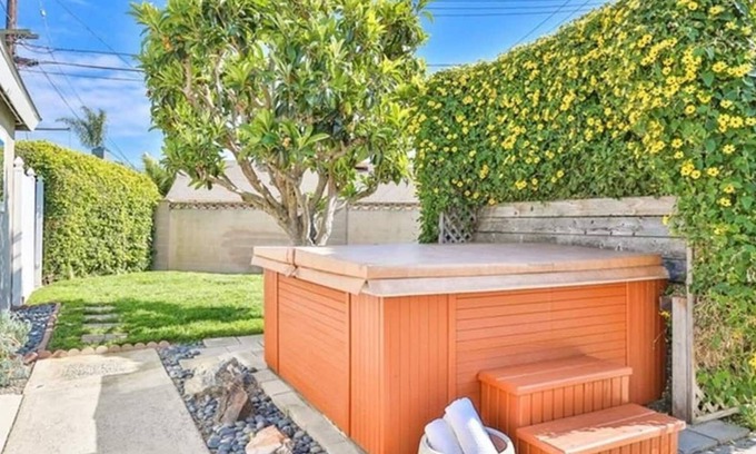 Huntington Beach Casa | Couples Paradise With Big Backyard