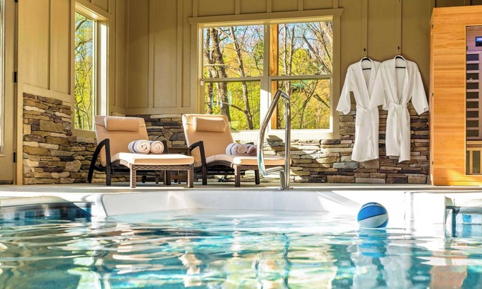 Black Bear Falls Cabina | Couples Retreat Indoor Pool Sauna minutes to Gatlinburg