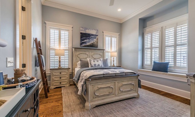 Downtown Casa | Couples Retreat, Walk to waterfront, shops and restaurants!