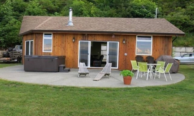 Courtenay Cabaña | Courtenay Walk-On Waterfront Cottage (A) en la Bahía de Udina, Isla de Vancouver
