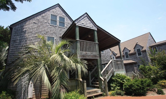 Ocracoke Cama Y Desayuno | Courtyard Villas on Silver Lake Harbor