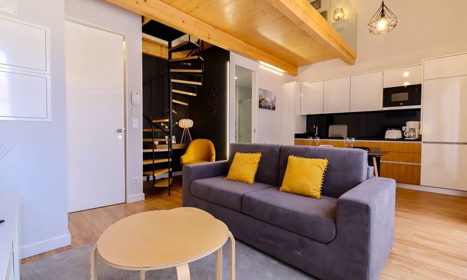 Viana do Castelo Apartamento | Coutinho's Apartment - City Centre Apt with Balcony