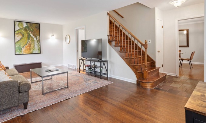 Lake Forest Casa | Coveted Location:Downtown Lake Forest 3/2.5 Duplex