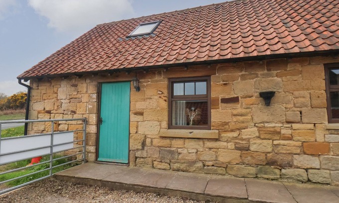 Briggswath Cabaña | COW BYRE COTTAGE, pet friendly, character holiday cottage in Whitby