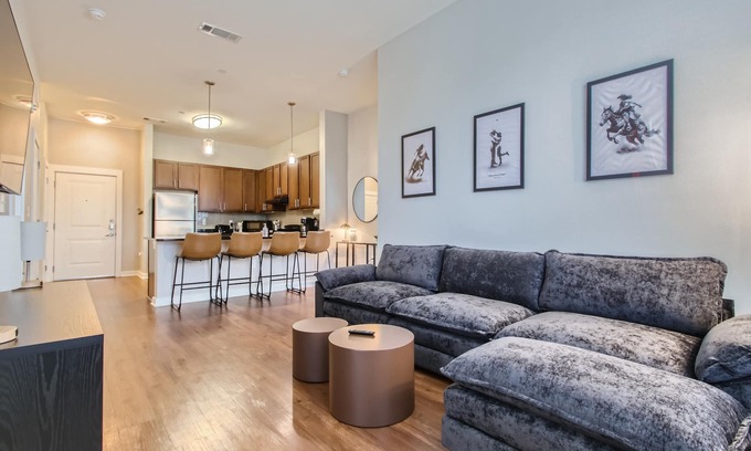 The Gulch Apartamento | Cowboy Take Me to Broadway - 2bed/2bath