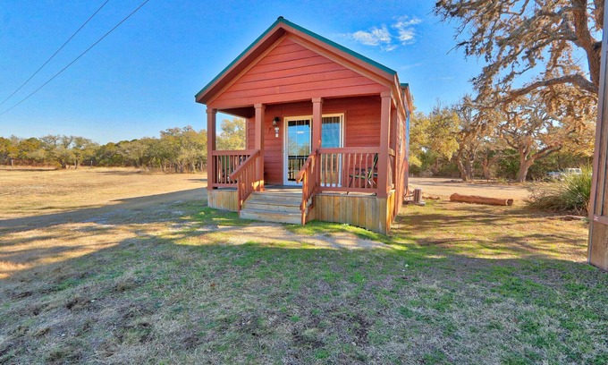 Wimberley Cabina | Cowgirl and Cowboy Cabin with Swimming Pool Access
