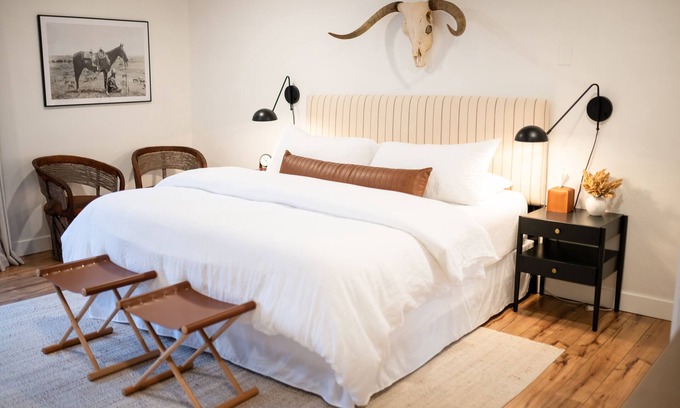 Fort Worth Casa | Cowtown Casita - Private guesthouse in Fort Worth - Walking distance to TCU!