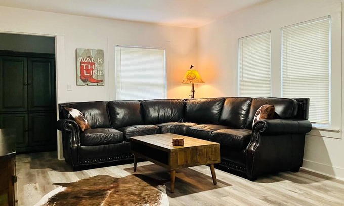 Fort Worth Casa | Cowtown Cottage - Stockyards