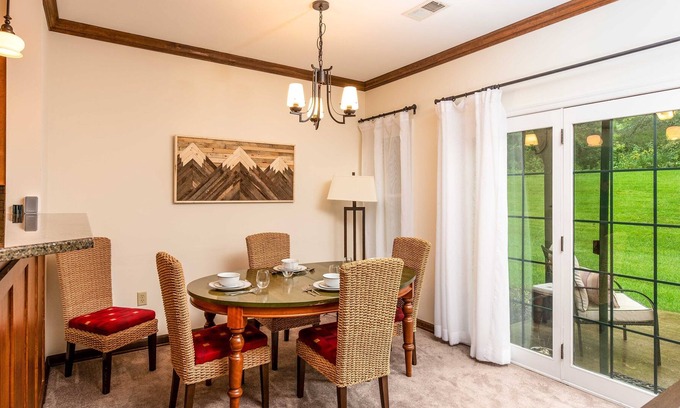 Vernon Condominio | Coyote Cabin Across Mountain Creek, Relaxing, Biking, Hiking, Skiing