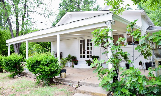 Douglas Flat Otro | Coyote Creek Ranch + Pool House near Murphy’s