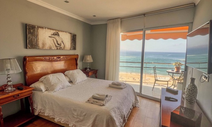 Las Palmas de Gran Canaria Apartamento | Acogedor apartamento en Las Canteras con vistas y a pie de playa