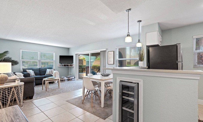 North Redington Beach Condominio | Cozy 1-bedroom condo w Netflix, Disney, WiFi in charming North Redington Beach