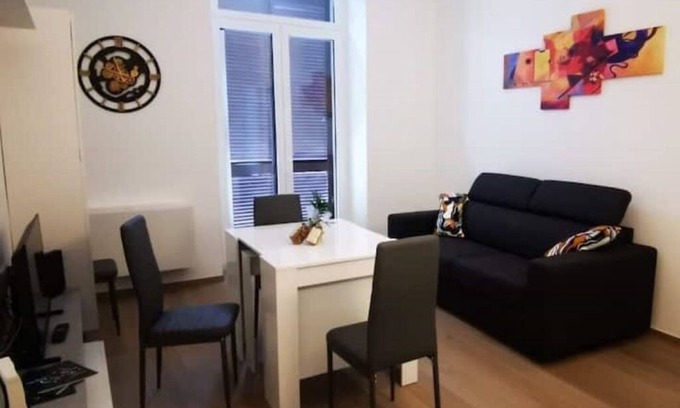 Triggiano Apartamento | Cozy 1-bedroom apartment in charming Triggiano with WiFi, AC