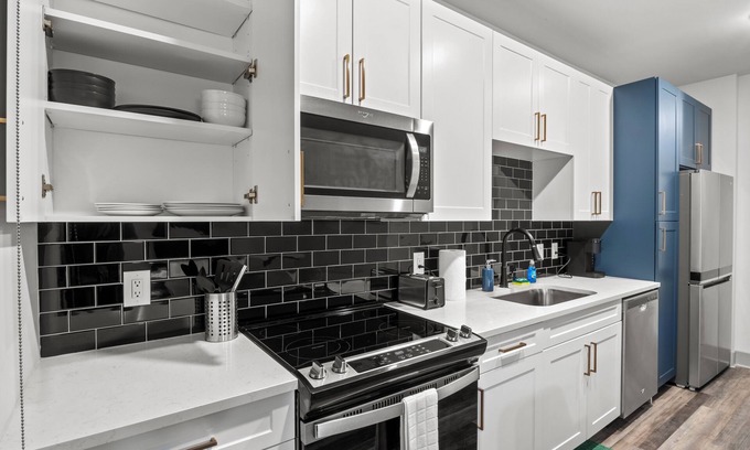 West End Apartamento | Cozy 1-bedroom apartment in midtown Nashville with fitness room, pool and WiFi