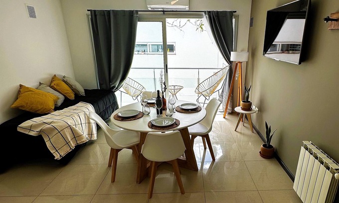 Mendoza City Center Apartamento | Cozy 1-bedroom apartment with AC, WiFi and garage in charming Mendoza
