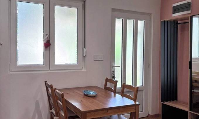 Zemun Apartamento | Cozy 1-bedroom apartment in charming Beograd with WiFi, AC