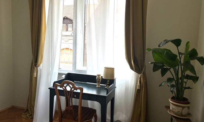 Stari Grad Apartamento | Cozy 1-bedroom apartment with AC, WiFi in charming Beograd