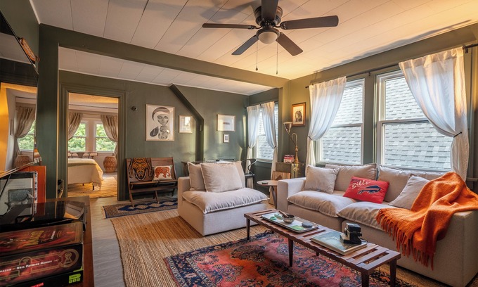 Downtown Buffalo Apartamento | Cozy 1-bedroom apartment in the lovely Elmwood Village