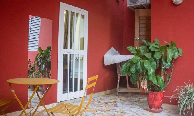 Dakar Apartamento | Cozy 1-bedroom apartment in vibrant Dakar near the beach