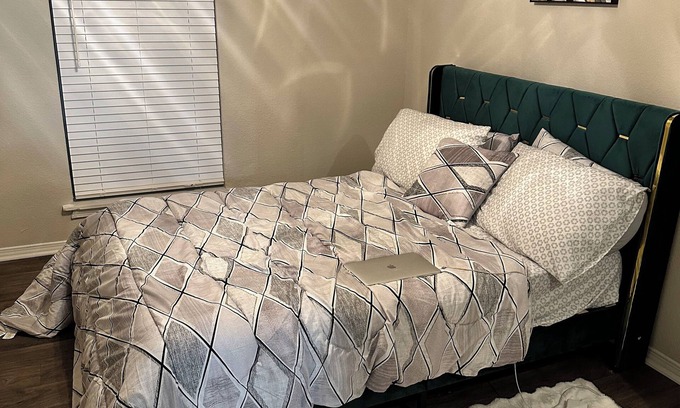 Dallas Apartamento | Cozy 1-bedroom apartment in lovely Dallas with AC, WiFi and family friendly.