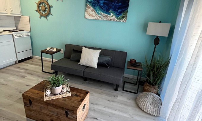 North Beach Condominio | Cozy 1-bedroom condo on North Beach in awesome Corpus Christi with AC, WiFi, etc