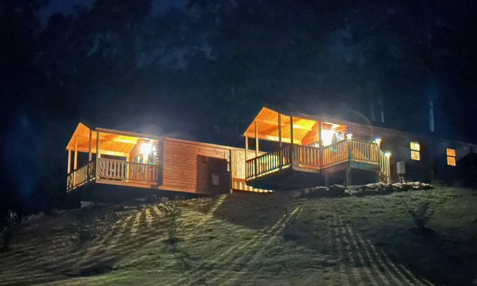 Hiawassee Cabina | Cozy one bedroom cabin in charming Hiawassee with WiFi, AC & Heat