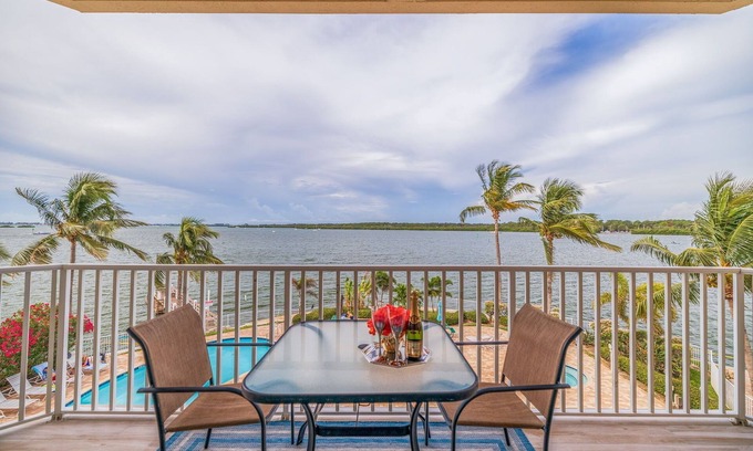 St. Petersburg - Clearwater Condominio | Cozy 1-Bedroom Condo w/Open Water View in St. Petersburg Fl.