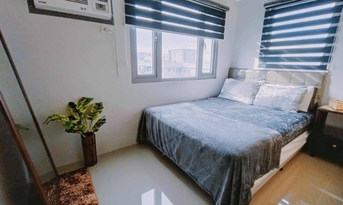 Santo Cristo Condominio | Cozy 1-bedroom condo in terrific Quezon City with AC, WiFi