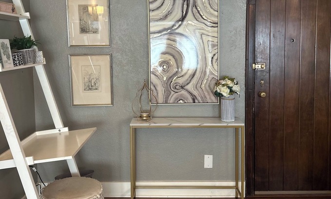 Country Club Plaza Area Condominio | Cozy 1-bedroom condo with WiFi, AC in fabulous Plaza, Kansas City