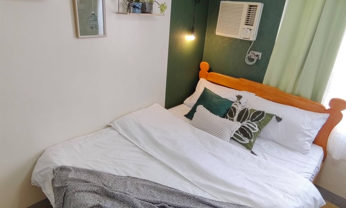 Pembo Condominio | Cozy 1-bedroom condo Ridgewood Towers near BGC and Venice with WIFI- Grace Haven