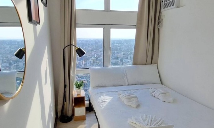 Bangkal Condominio | Cozy 1-bedroom condo San Lorenzo Place Makati WiFi 4KM NAIA