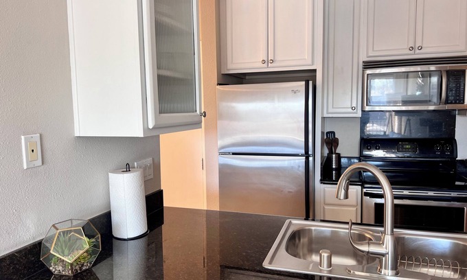 College East Condominio | Cozy 1-bedroom condo in marvelous San Diego with WiFi, fitness room