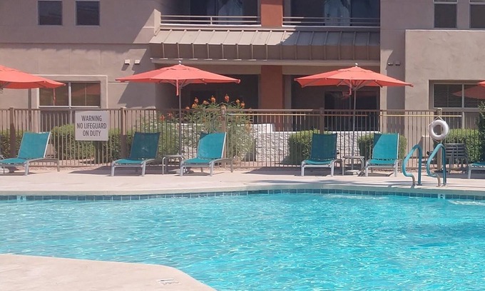 South Scottsdale Condominio | Cozy 1-bedroom condo with pool and fitness room in lovely Scottsdale