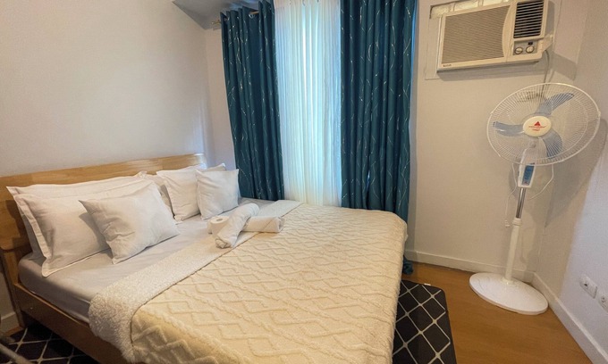 669 Ermita Condominio | Cozy 1-bedroom condo with fitness room and AC in beautiful Manila