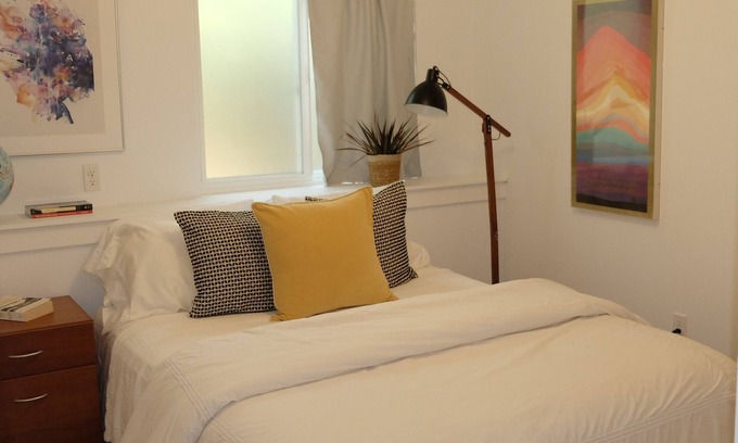 Fairfax Apartamento | Cozy 1-bedroom creekside hideaway in charming Fairfax walkable to downtown.